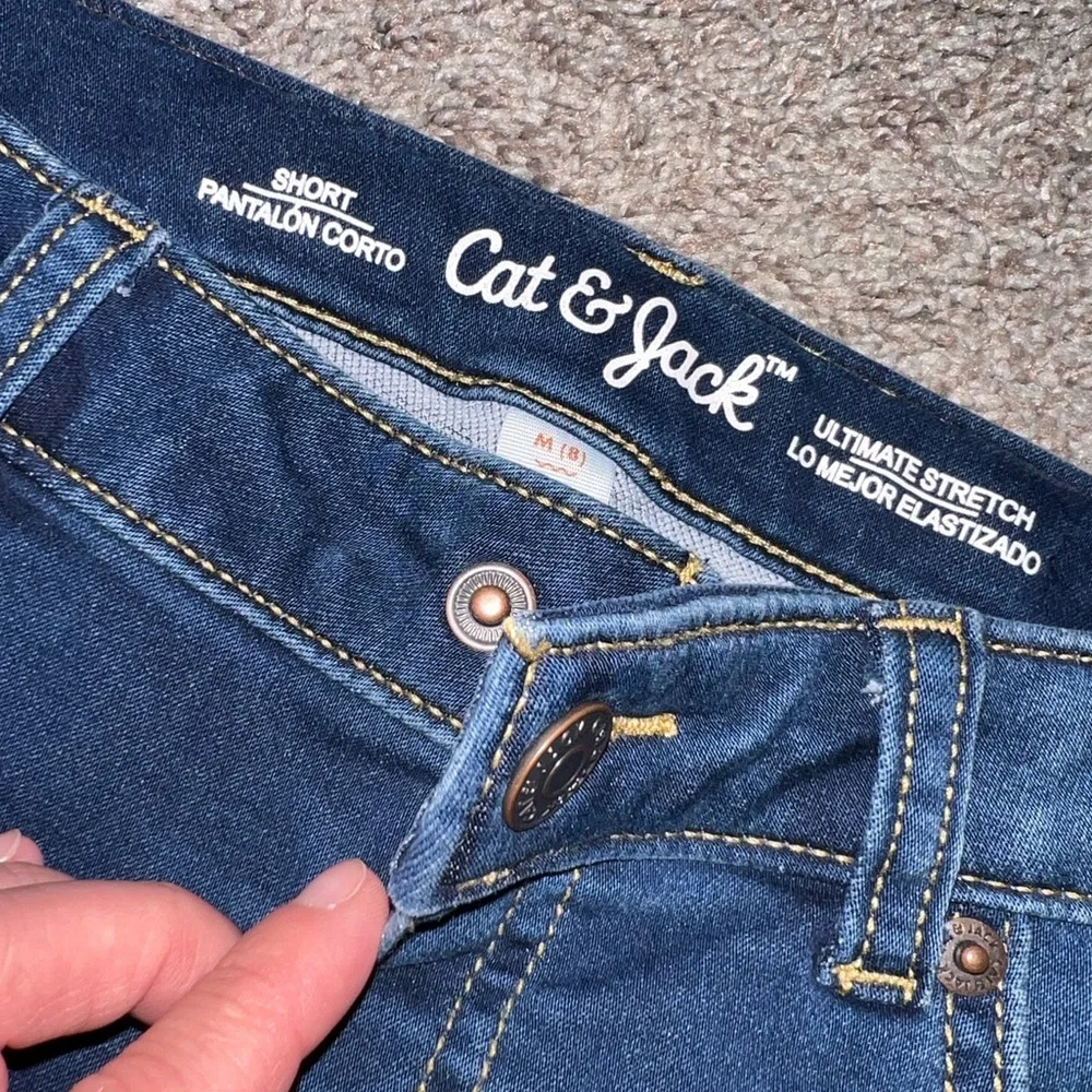 Girls stretchy Denim Cat & Jack Jean Shorts Size Medium - Picture 3 of 5